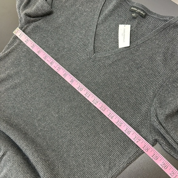 Banana Republic Gray V Neck Ribbed Sweater Midi Dress L Minimalist Classic - Picture 9 of 13